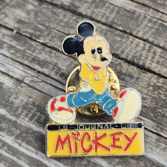 Mickey Mouse Enamel Pin - Picture 10 of 16